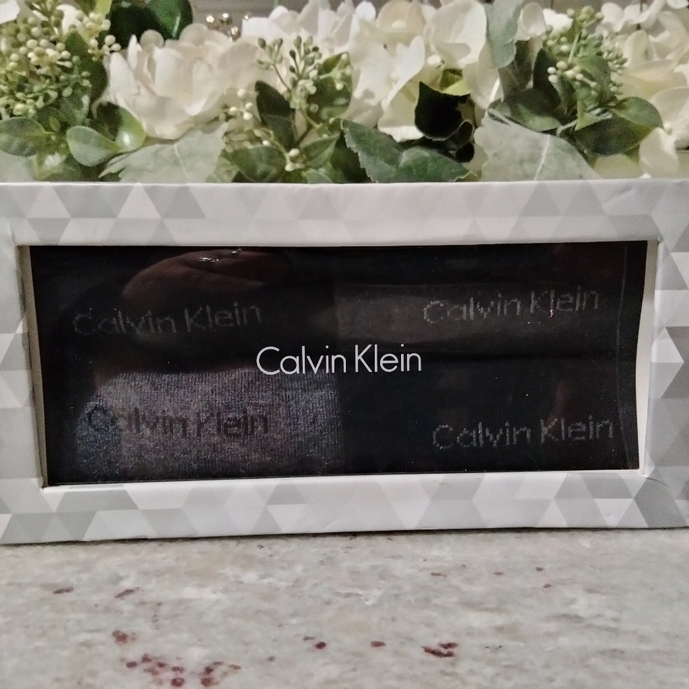 New in box Men's Calvin Klein 4 pack dress socks